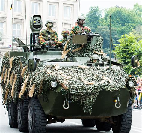 Si vous avez des questions ou des préoccupations, veuillez consulter notre faq ou contacter support@huffpost.com. Belgique - Bruxelles - Fête nationale belge 2014 - Défilé ...