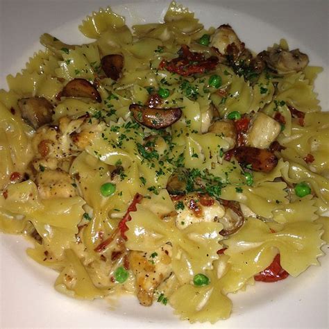 How to make chicken and farfalle with roasted garlic sauce. Best 30 Farfalle with Chicken and Roasted Garlic - Best ...