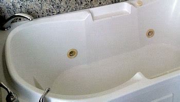 We have suites with jacuzzi tubs and suites with large whirlpool soaking tubs. Hotel Hot Tub Suites - In-Room Whirlpool Tubs in Hotels, B ...