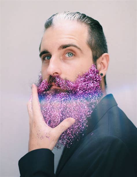 Men Are Covering Their Beards In Glitter Just In Time For The Holidays