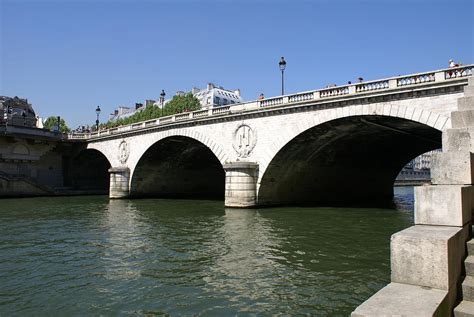 Despite the government of paris. Bridge over the River Seine in Paris Photograph by Tracy Dugas