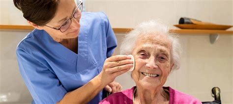 You might not think of yourself as a carer. Elderly Hygiene Tips: Convincing a senior to Bathe ...