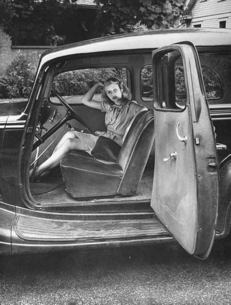 ⛽ Andre Kertesz Pax 1930s America Alfred Eisenstaedt Racing Girl