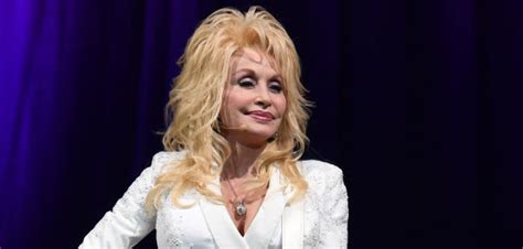 Dolly, parton's syndicated television show, premieres. Dolly Parton soll wieder Playboy-Bunny werden - People ...
