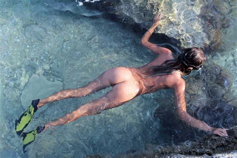 エロ注意海で全裸で泳いだ美少女ネットに晒されてしまうwwwww画像あり ポッカキット