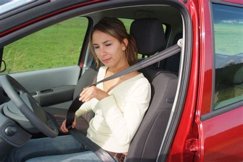Ceinture obligatoire dans les bus scolaires. Non-port de la ceinture de sécurité — Infraction
