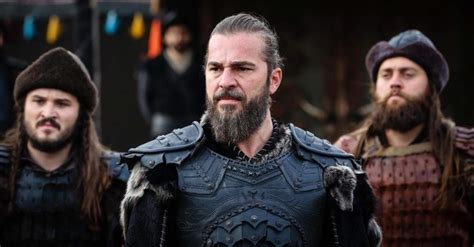 Yüzyılda anadolu'da yaşayan cesur ertuğrul, bir aileyi tapınak şövalyeleri'nden kurtarır. Dirilis Ertugrul Ghazi Season 1 - Episode 13 in Full HD ...