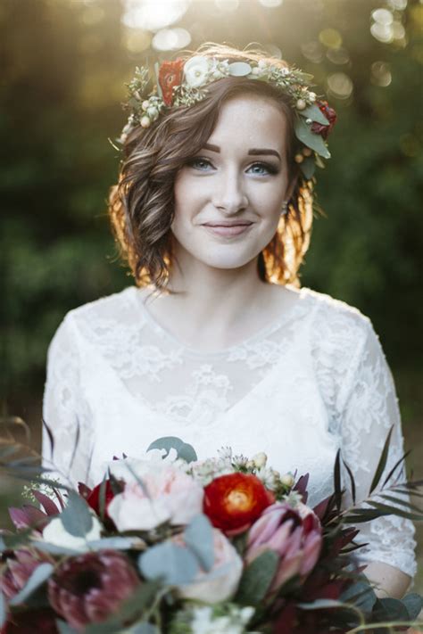 So this is a great way to style your hair if you're going to a wedding. 8 Gorgeous Wedding Hairstyles for Brides with Short Hair ...