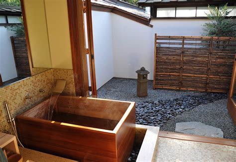 Looked around but didn't see anything about that. Japanese Style Soaking Tub: Give Asian Accent to Your ...