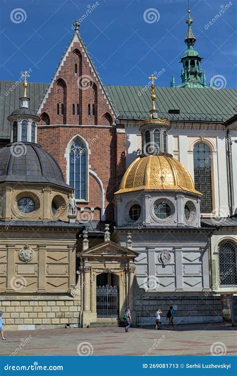 Cattedrale Di Wawel Nel Castello Reale Di Krakow Tetto Dorato Della