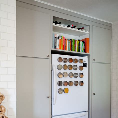 It works well thanks to the extremely limited neutral palette and lack of clutter or fussiness of the room's. Modern Mini Fridge In Bedroom Ideas - Knock Knock Fridge