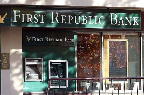 First Republic Bank Renews Sixth Avenue