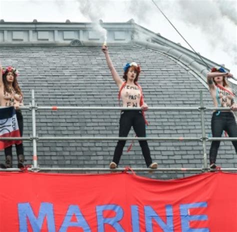 Demonstrationen Femen Aktivistinnen Protestieren Barbusig Gegen Le Pen