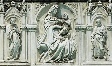 Gaia (n.) earth as a goddess, from greek gaia, spouse of uranus, mother of the titans, personification of gaia earth (as opposed to heaven), land (as opposed to sea), a land, country. Fonte Gaia - Wikiwand