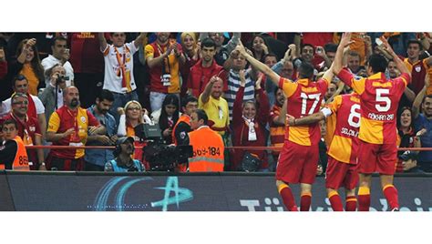 Sadece 1 puan toplayabilen sarı kırmızılılar, şampiyonlar ligi tarihinde en unutmak isteyeceği sezonlarından birini geride bırakmıştı. Şampiyon Galatasaray | NTV