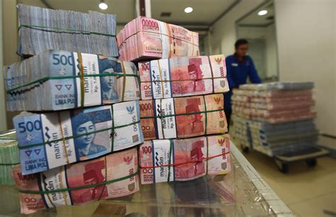 Laba Bank Besar Makin Besar, Namun Laba Bank Kecil Makin Menyusut. Kenapa?