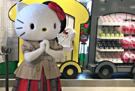 Hello Kitty Goes To Hollywood In Her Own Studio Store Mommy Poppins
