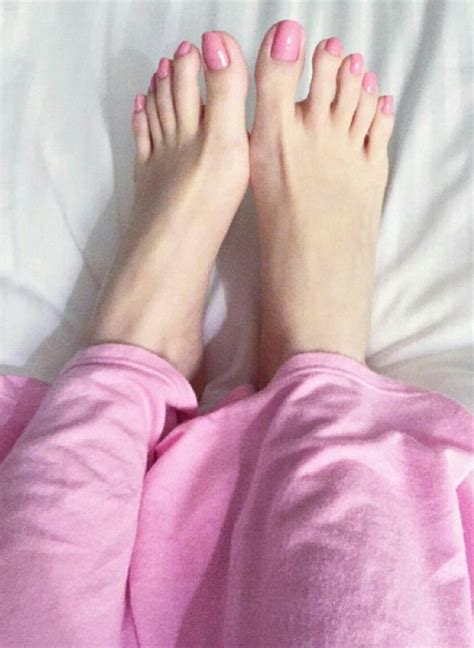 ピンクのペディキュア ほんま足がすき