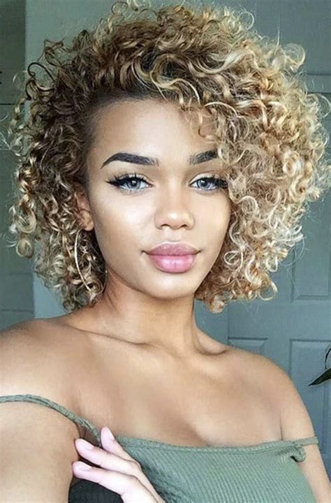 short curly hairstyles for women 2023