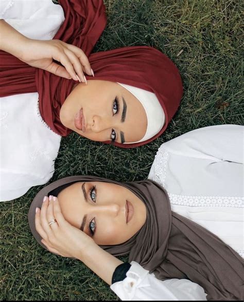 Pin By Snizzz On Pretty Hijab Girls In 2020 Hijab Girl Hijab Friend Photoshoot