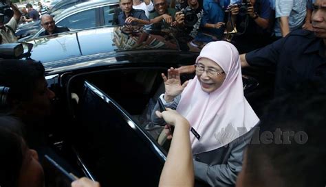Sultan muhammad v arrives in kl for royal installation ceremony, begins his reign as agong. Azizah, Anwar selesai hadap YDP Agong | Harian Metro