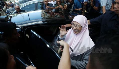 Titah agong sama ada anwar cukup bilangan atau tidak pentadbiran mesti terus berjalan kj. Azizah, Anwar selesai hadap YDP Agong | Harian Metro