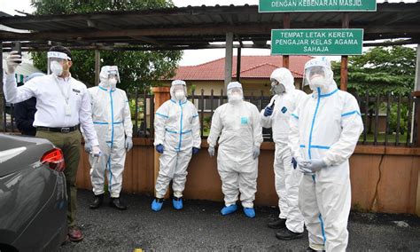 I think they need to keep abreast of the most current literature on the pandemic and not rehash old and outdated press reports. Lebih baik Zuraida duduk rumah, kata doktor pakar