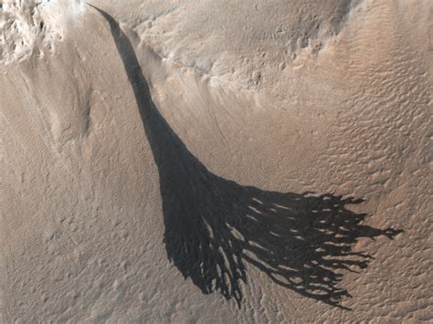 Hirise Spots Slope Streaks Fanning Out On Mars Nasa Mars Exploration
