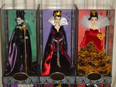Disney Villains Collection Doll Set First Look Villains In Display