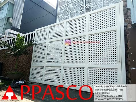 Desain pagar balkon minimalis selanjutnya yang cukup murah dengan desain yang simpel adalah kombinasi antara besi dan kawat. Pagar Mewah Besi Motif Kotak Kotak Bolong Bolong di Bekasi ...