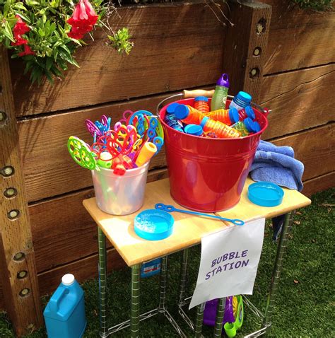 Backyard Bubble Station At My Daughters First Birthday Party Jeux
