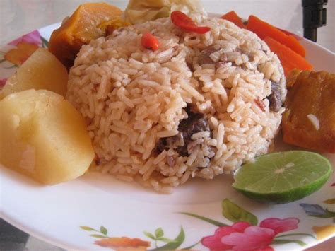 Senegalese cuisine — ceebu yapp, a beef version of thiéboudienne location. Thiebou Yapp (ou encore ceebu yapp) est une recette ...