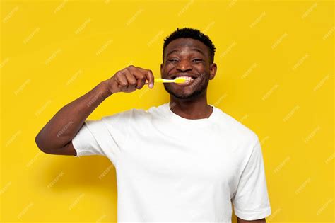 Premium Photo African American Man Brushing His Teeth With Toothbrush