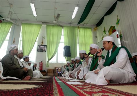 Dikala umat manusia dalam kegelapan dan kehilangan pegangan hidupnya. Kenang, rai keagungan kelahiran Nabi Muhammad | Agama ...
