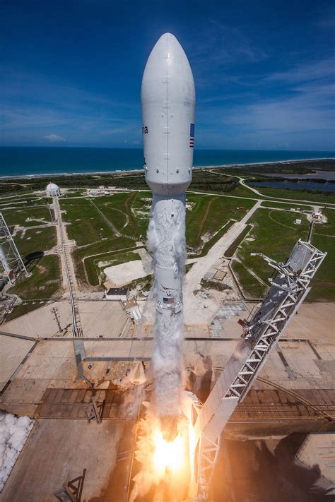 Spacex Launched And Landed Two Falcon 9 Rockets In One Weekend Photos