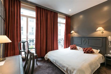 Die zimmer bieten ein doppelbett und zwei einzelbetten auf 25 m2, dazu ein bad mit dusche oder badewanne und wc. Ein Bett oder Betten in einem Zimmer der Unterkunft Hotel ...
