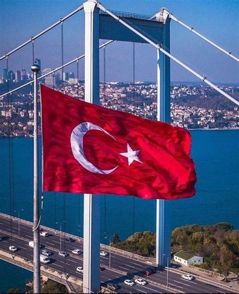 Istanbul is the largest city in turkey and the country's economic, cultural and historic center. Épinglé par H_V sur Türkiye en 2020 | Turquie drapeau ...