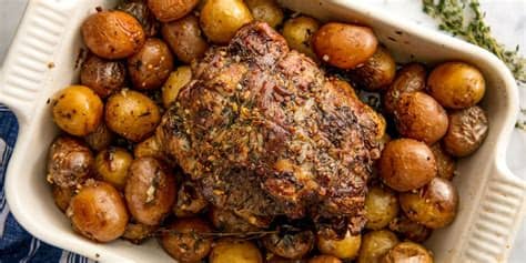 This little vignette has a country sort of feel to it too, but in a more scandinavian style with. 60+ Best Christmas Dinner Menu Ideas - Easy Holiday Dinner ...