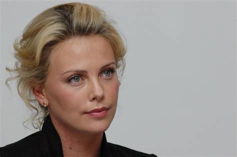 X Charlize Theron Wallpaper Coolwallpapers Me
