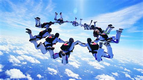 Skydivers Attempt World Record