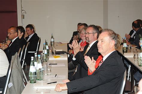 • der tarifvertrag hat eine laufzeit von 24 monaten und endet am 30. Verband Spedition und Logistik Nordrhein-Westfalen e.V.