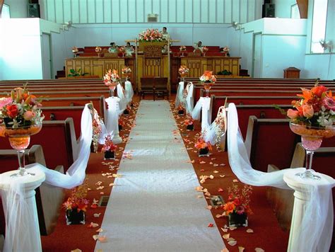 Cuando se decide elegir una iglesia, capilla o ermita, por ejemplo, además de pagar los servicios del párroco que os case en ese dinero se incluye la propia iluminación y el cuidado del interior del templo. Pin on Bodas