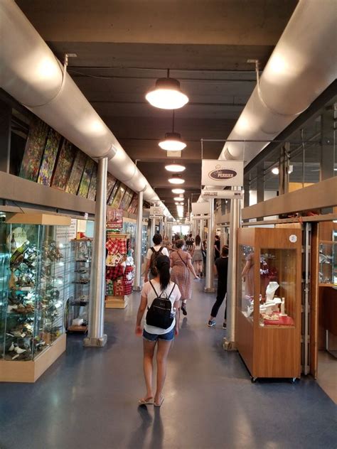 Visitor's Guide to Bonsecours Market, History, Hours