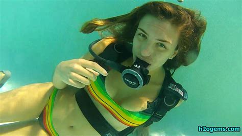 Pin By Midnightelf Elf On Mini Bikini In 2021 Scuba Girl Scuba Diver Girls Underwater