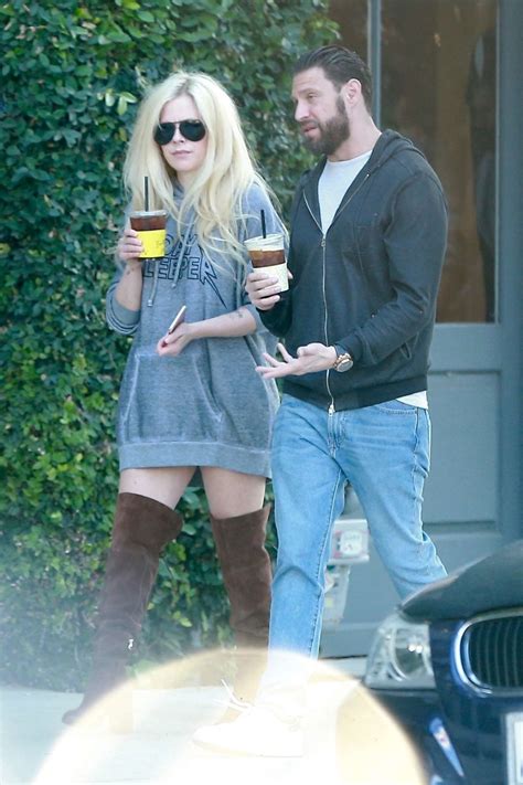 Born september 27, 1984) is a canadian singer, songwriter and actress. Avril Lavigne and her boyfriend Jonathan Reuven grab coffee -04 | GotCeleb