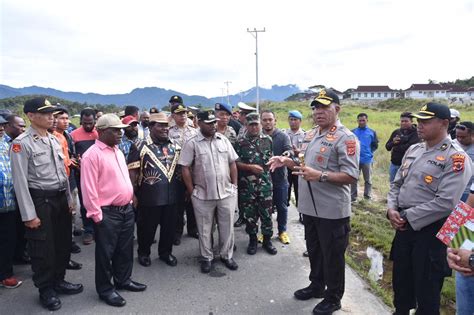 Kapolda Papua Datangi TKP Kejadian Kecelakaan LaLin yang Berujung ...