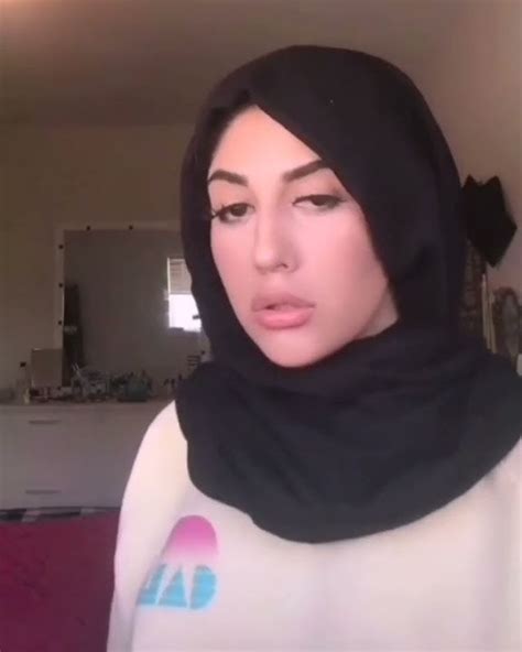 بنت محجبة تنشر فيديو لها بطريقة غير اخلاقية شاهدوا سفالتها 😡 youtube