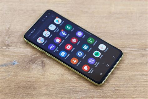 Samsung Galaxy S10e Review The Best Of The Bunch