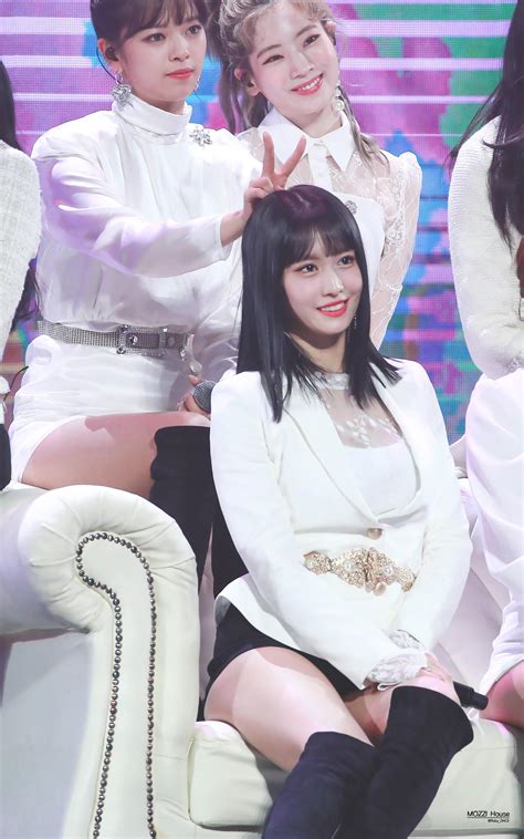 Characters nayeon, jeongyeon, momo, sana, jihyo, mina, dahyun, chaeyoung and tzuyu. 190105: Jeongyeon, Dahyun & Momo : twice