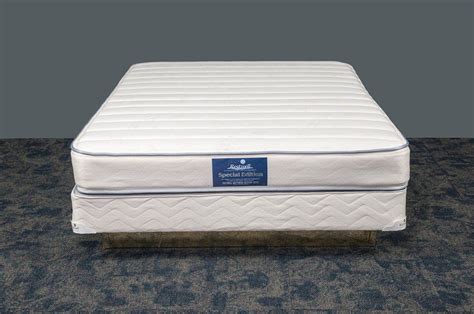 Offers the latest in comfortable bedding products, including the popular memory foam mattresses. Restwell Mattress Factory